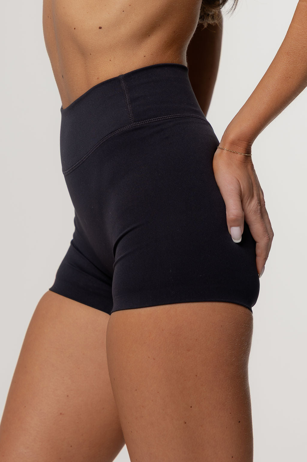 Core Invisible Scrunch Shorts | Black