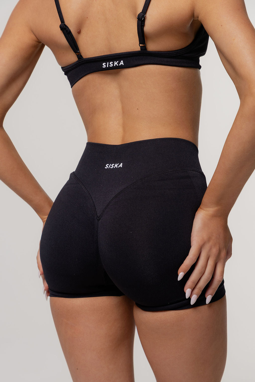 Sculpt Scrunch Short | Black