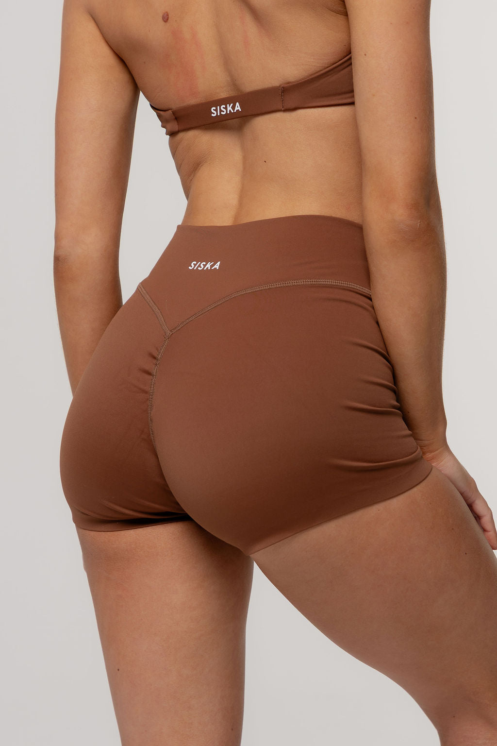 Core Invisible Scrunch Shorts | Espresso