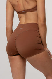 Core Invisible Scrunch Shorts | Espresso