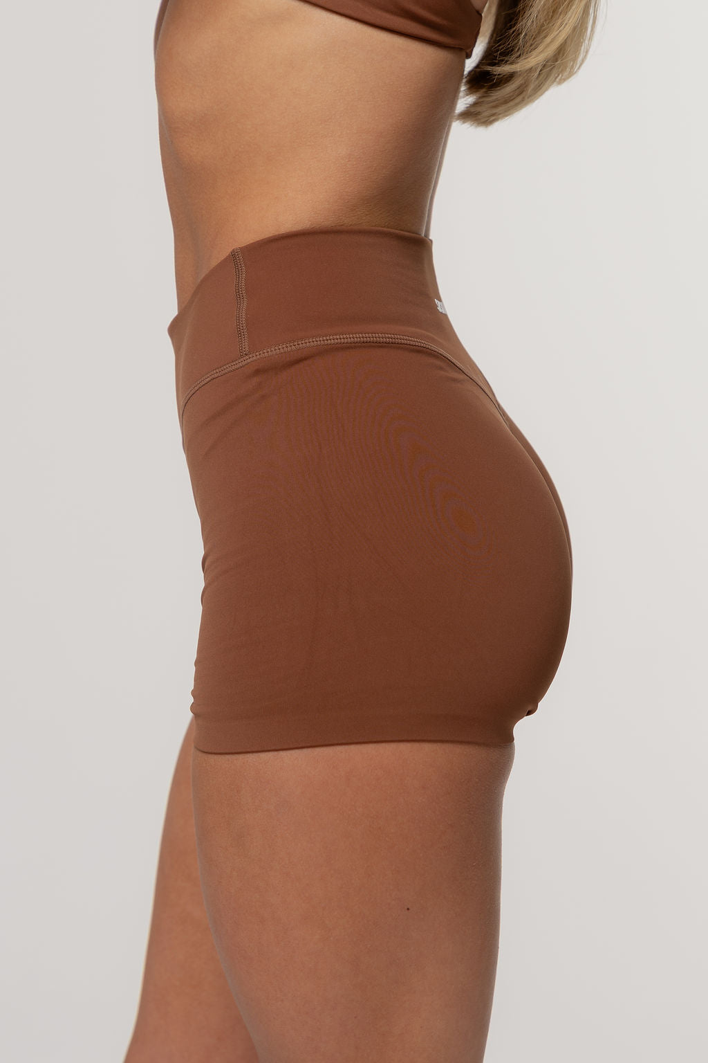 Core Invisible Scrunch Shorts | Espresso