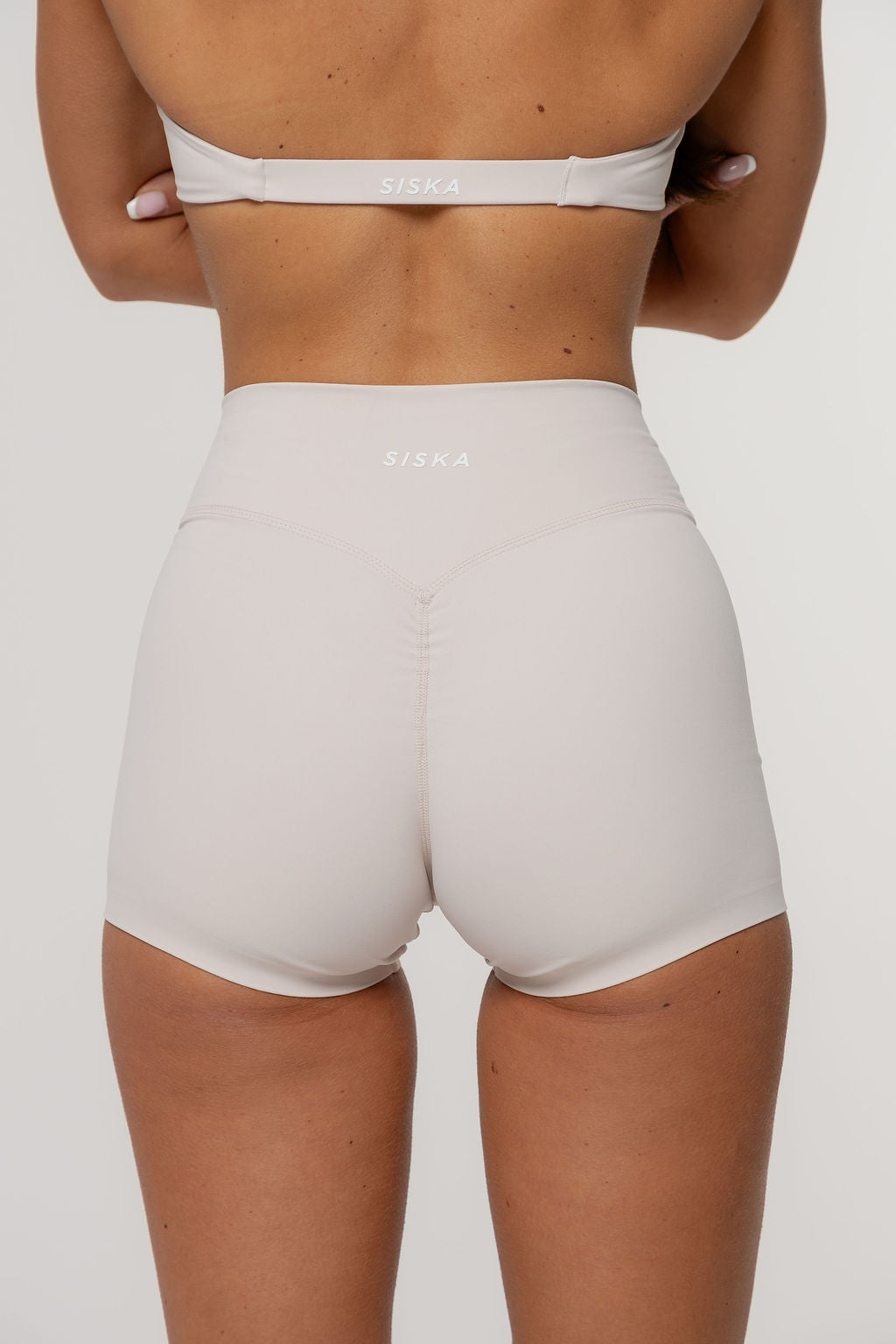 Core Invisible Scrunch Shorts | Oat