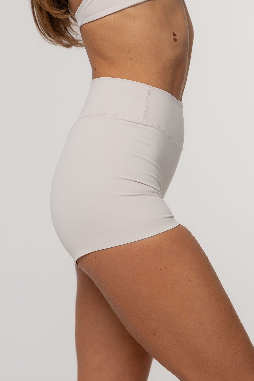 Core Invisible Scrunch Shorts | Oat