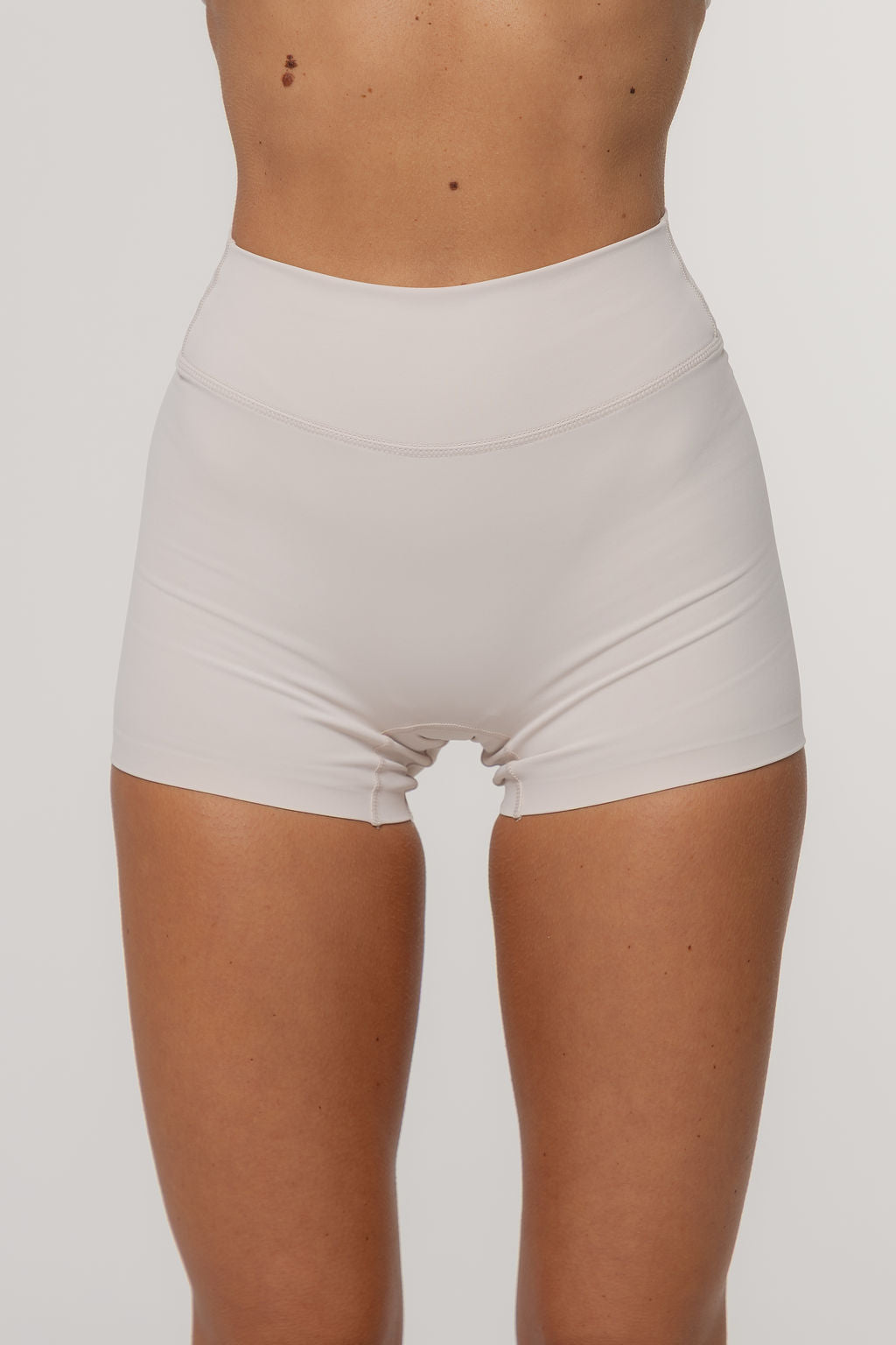 Core Invisible Scrunch Shorts | Oat