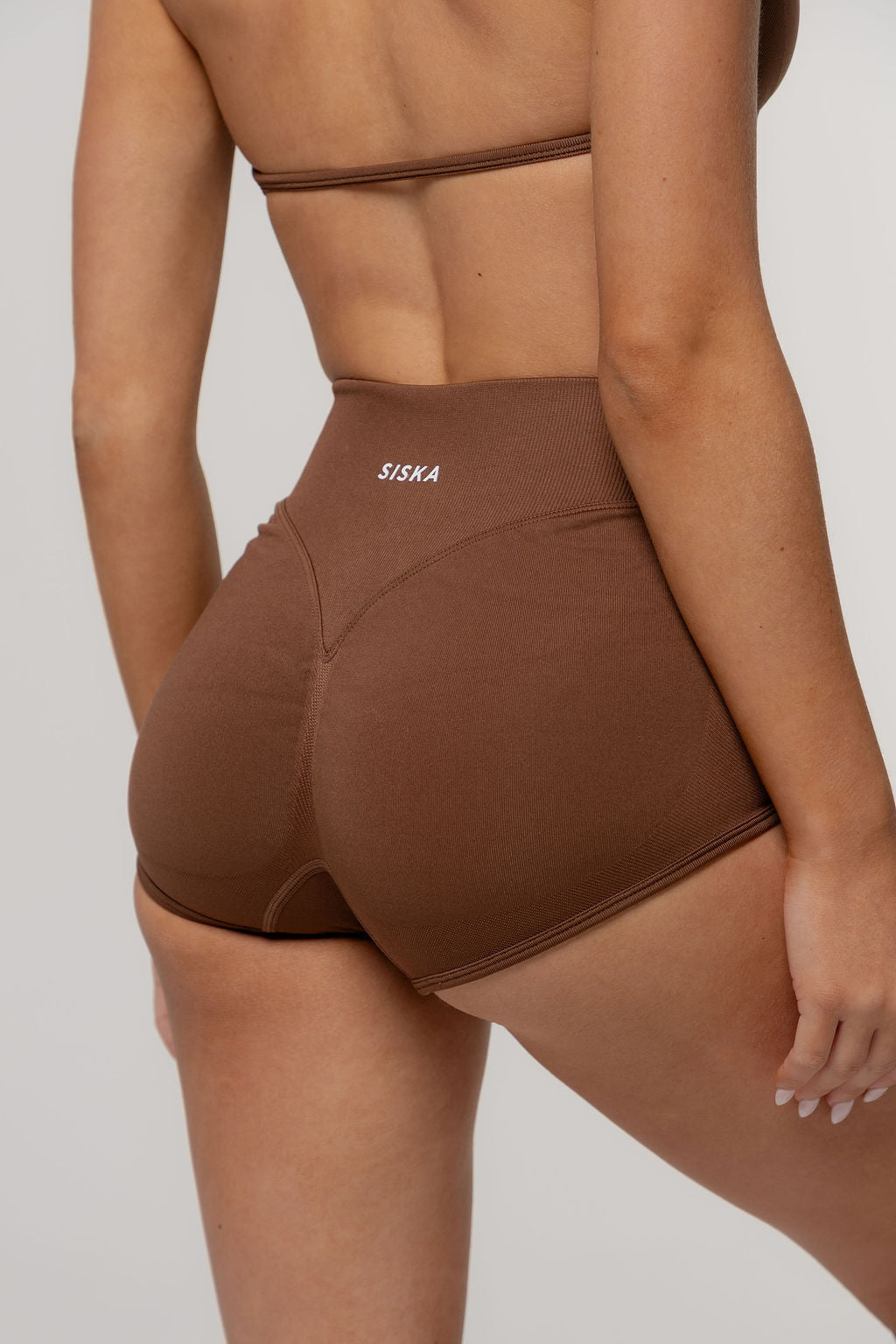 Micro Sculpt Scrunch Short | Espresso