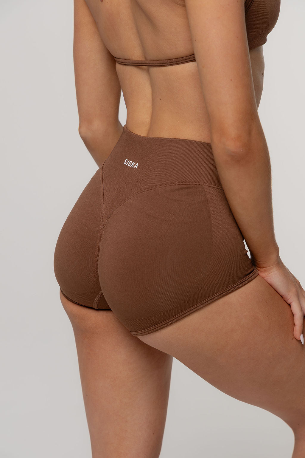Micro Sculpt Scrunch Short | Espresso
