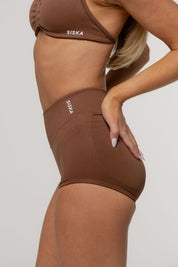 Micro Sculpt Scrunch Short | Espresso