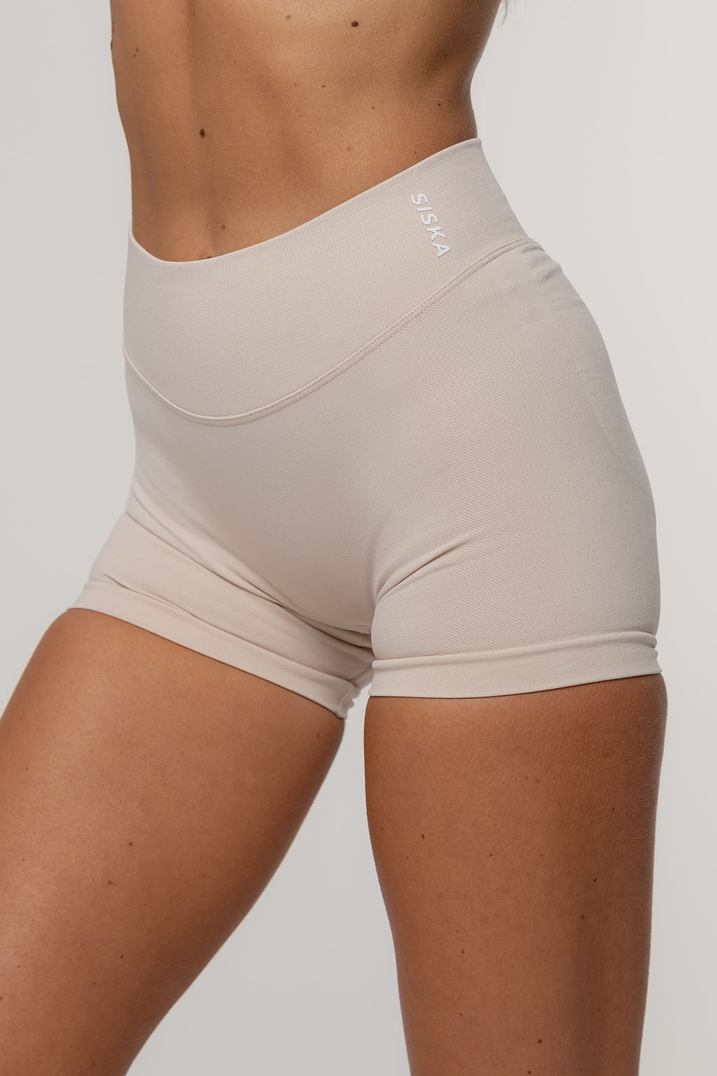 Sculpt Scrunch Short | Oat