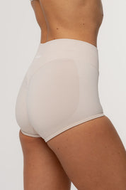 Micro Sculpt Scrunch Short | Oat
