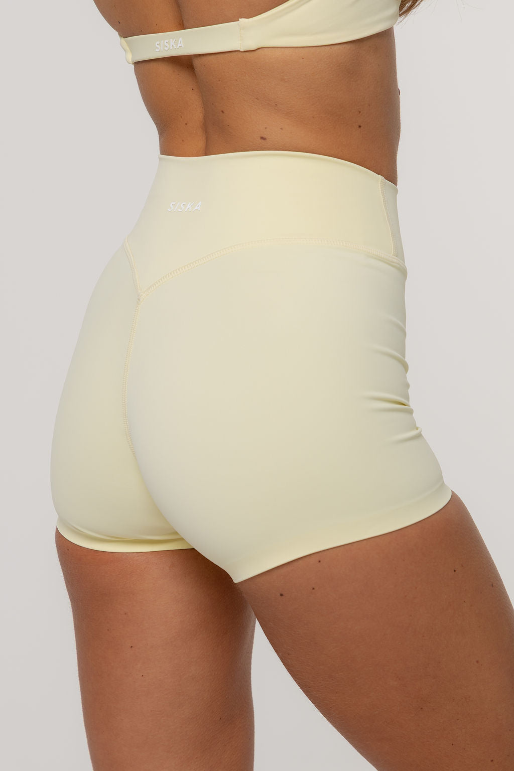 Core Invisible Scrunch Shorts | Butter