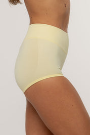 Micro Sculpt Scrunch Short | Butter