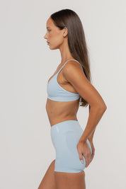 Sculpt Staple Crop | Sky