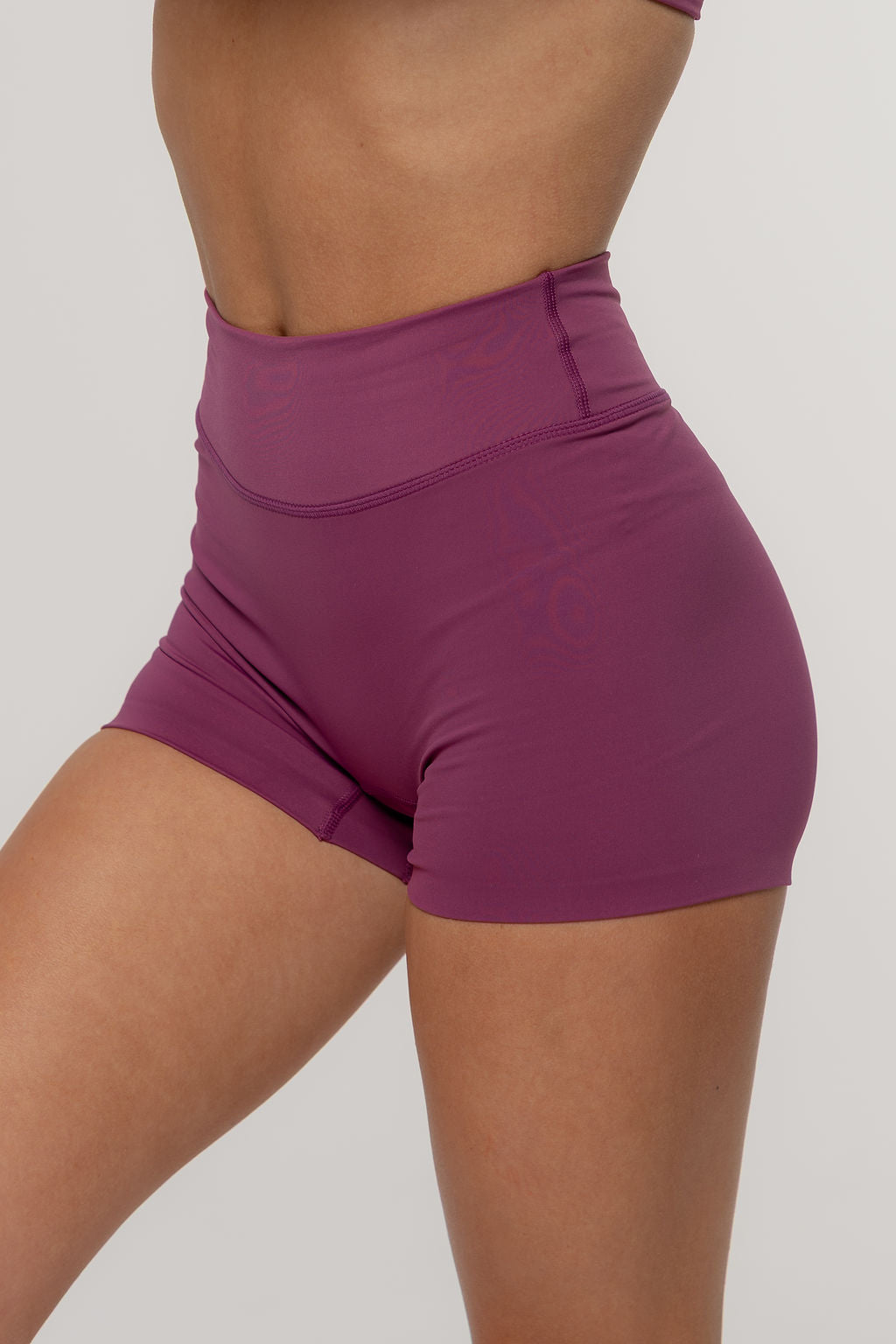 Core Invisible Scrunch Shorts | Grape