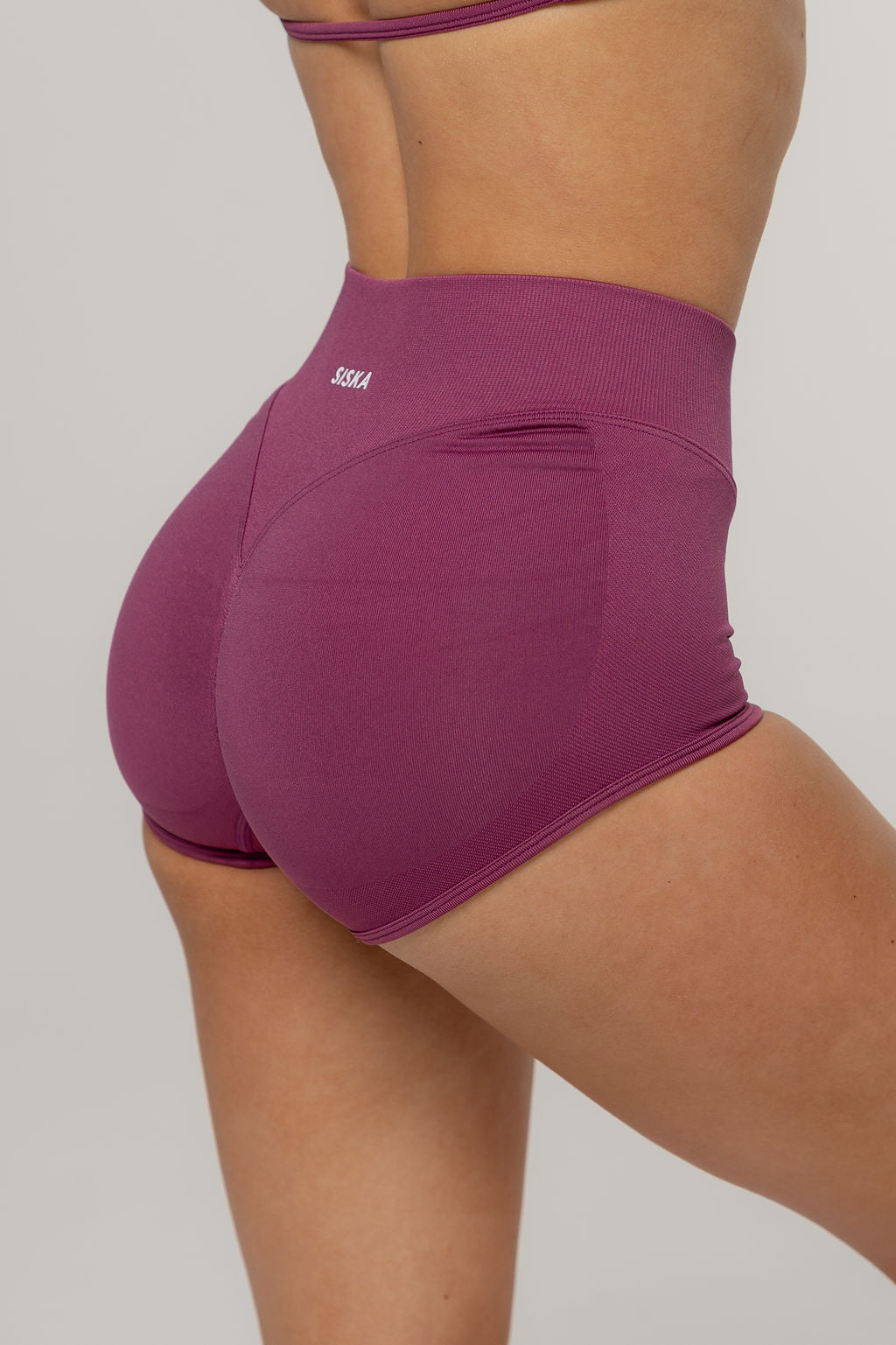 Micro Sculpt Scrunch Short | Grape