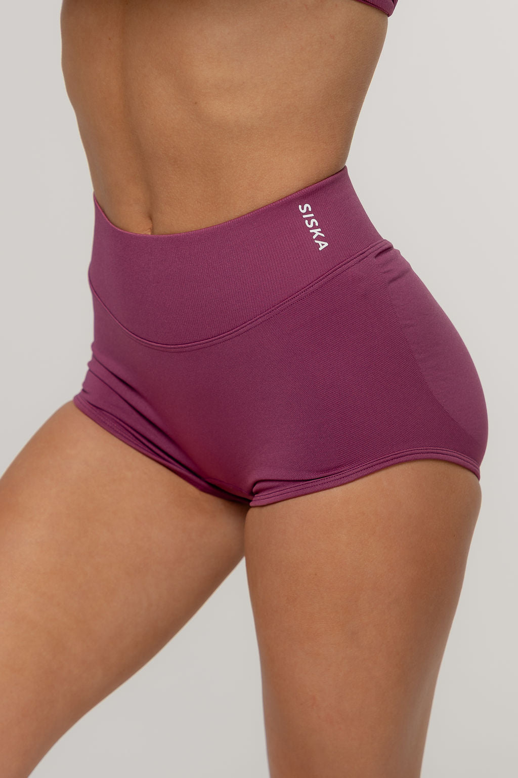 Micro Sculpt Scrunch Short | Grape