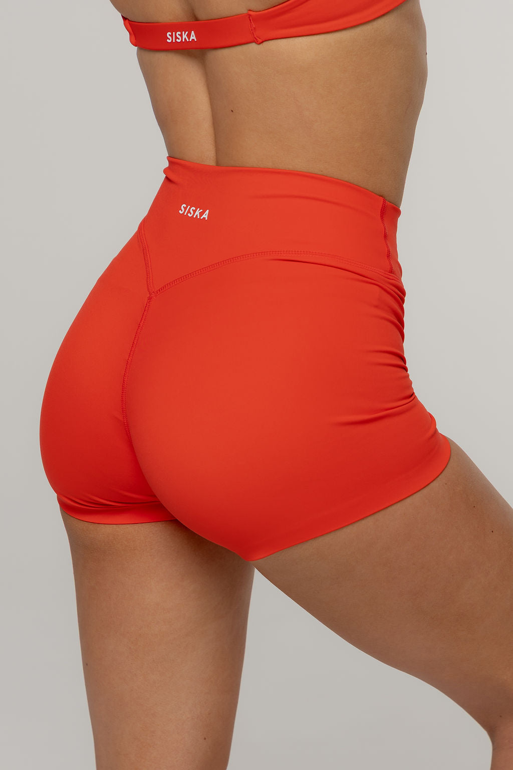 Core Invisible Scrunch Shorts | Chilli